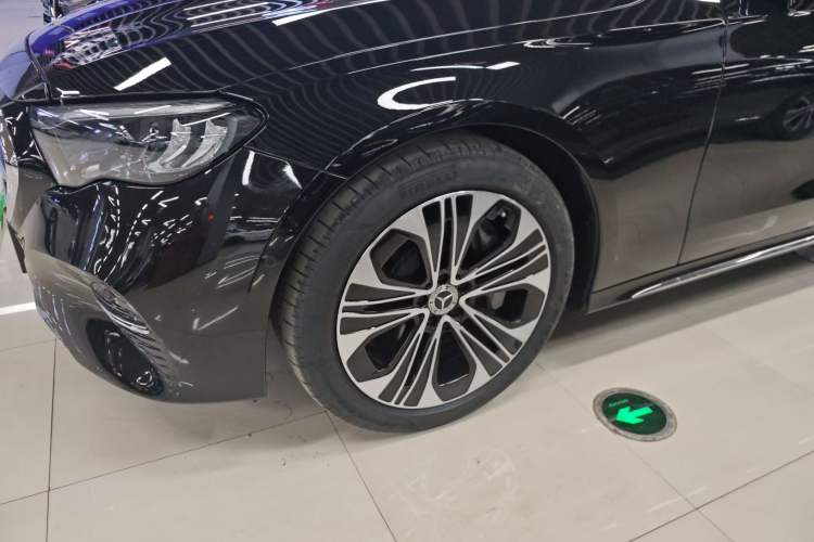 Used Mercedes-Benz E-Class New Energy 2024 E 350 e L Plug-in Hybrid Sedan Exterior 2