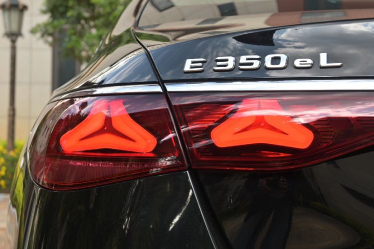 Used Mercedes-Benz E-Class New Energy 2024 E 350 e L Plug-in Hybrid Sedan Exterior 2