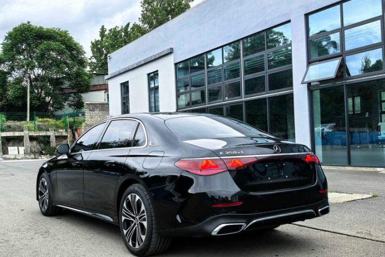 Used Mercedes-Benz E-Class New Energy 2024 E 350 e L Plug-in Hybrid Sports Sedan Exterior 3