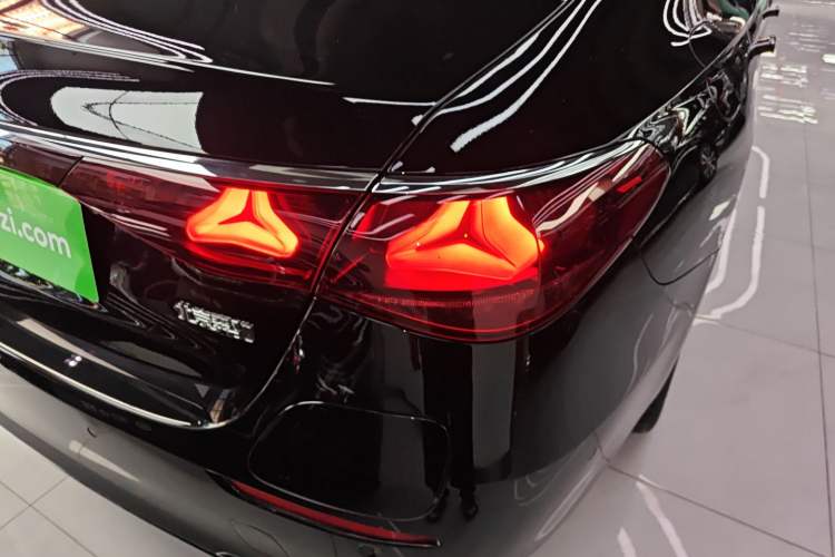Used Mercedes-Benz E-Class New Energy 2024 E 350 e L Plug-in Hybrid Sedan Exterior 3