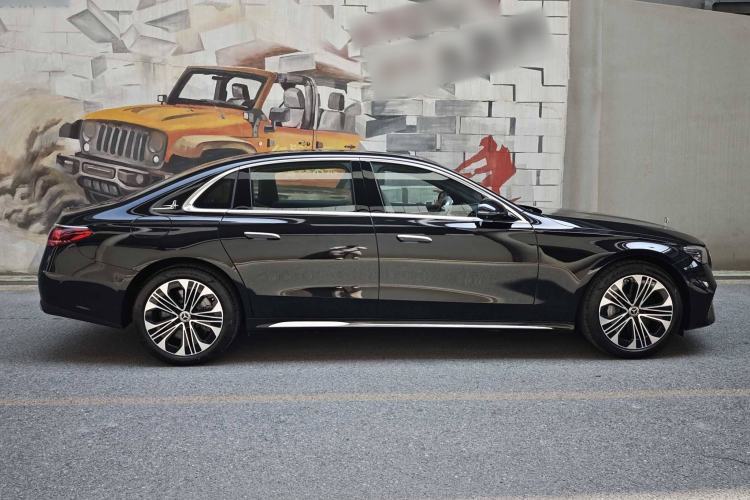 Used Mercedes-Benz E-Class New Energy 2024 E 350 e L Plug-in Hybrid Sedan Exterior 3
