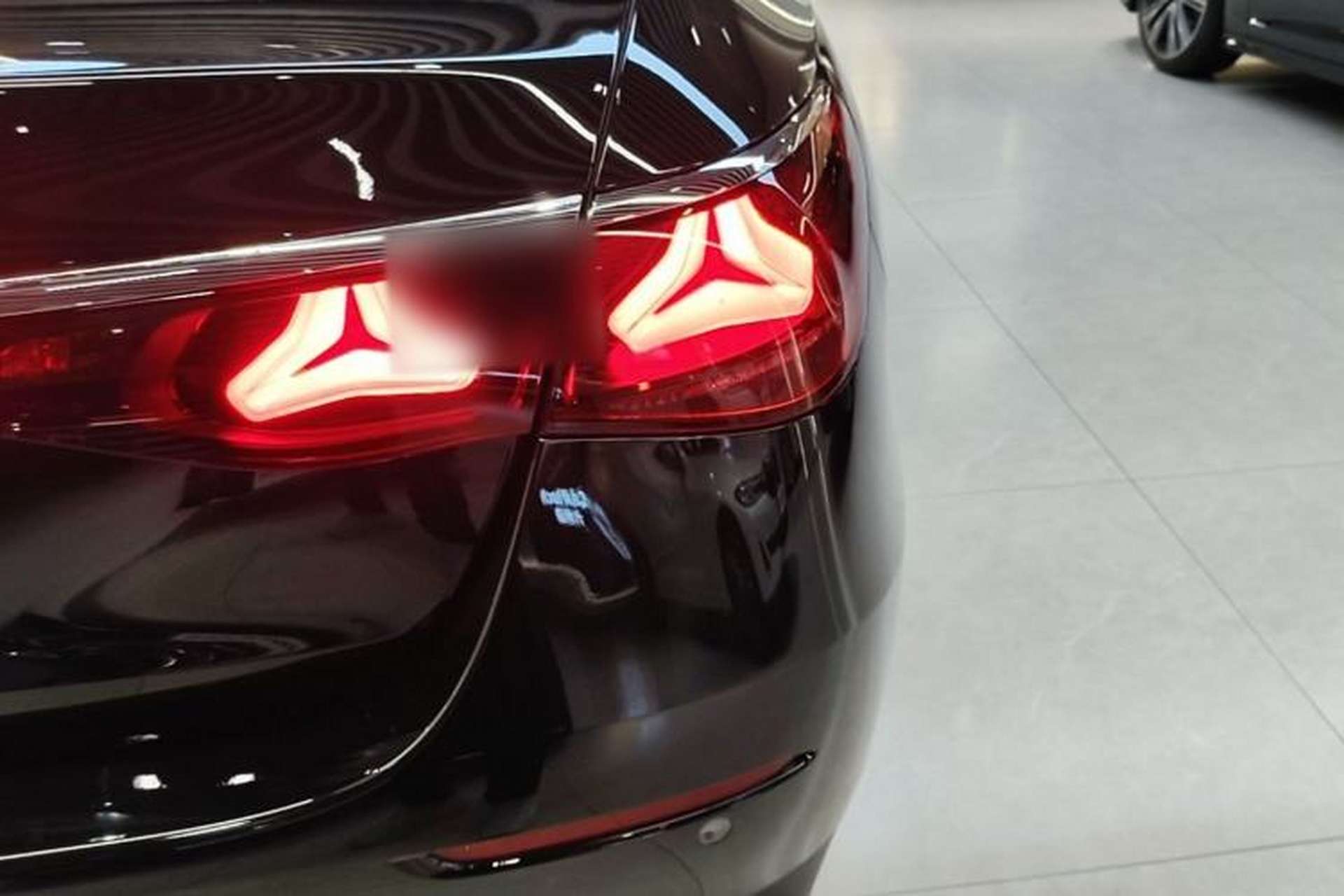 Used Mercedes-Benz E-Class New Energy 2024 E 350 e L Plug-in Hybrid Sedan Exterior 3