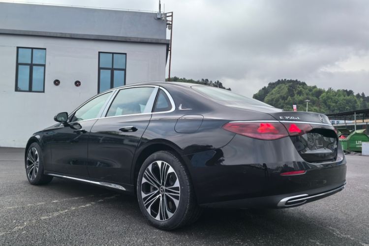 Used Mercedes-Benz E-Class New Energy 2024 E 350 e L Plug-in Hybrid Sedan Exterior 3