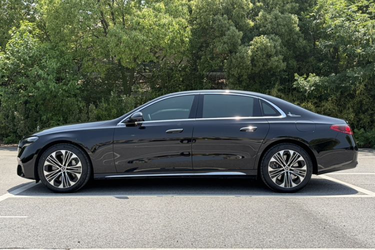 Used Mercedes-Benz E-Class New Energy 2024 E 350 e L Plug-in Hybrid Sedan Exterior 3