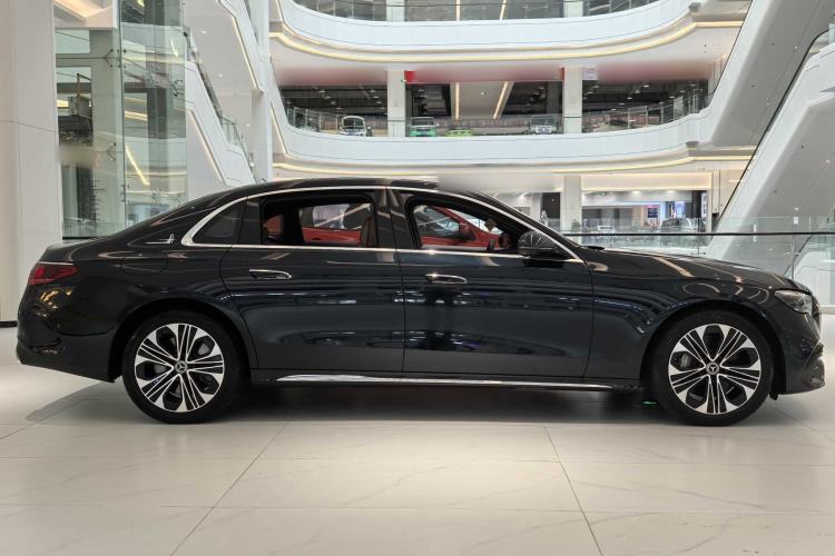 Used Mercedes-Benz E-Class New Energy 2024 E 350 e L Plug-in Hybrid Sports Sedan Exterior 3