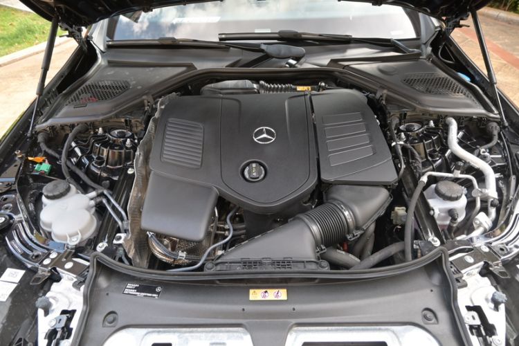 Used Mercedes-Benz E-Class New Energy 2024 E 350 e L Plug-in Hybrid Sedan Exterior 3