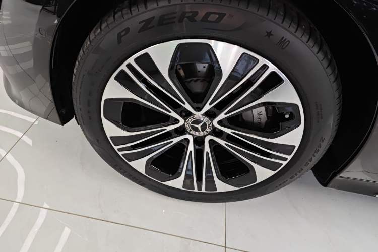 Used Mercedes-Benz E-Class New Energy 2024 E 350 e L Plug-in Hybrid Sedan Exterior 4