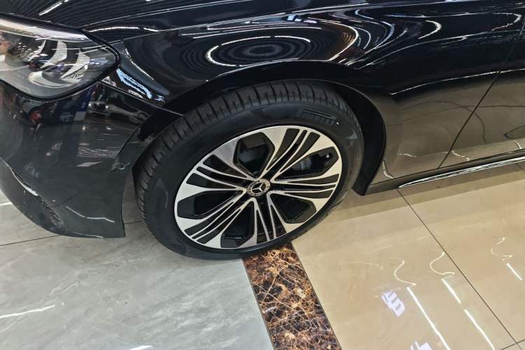 Used Mercedes-Benz E-Class New Energy 2024 E 350 e L Plug-in Hybrid Sedan Exterior 4