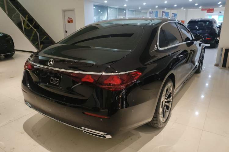 Used Mercedes-Benz E-Class New Energy 2024 E 350 e L Plug-in Hybrid Sedan Exterior 5