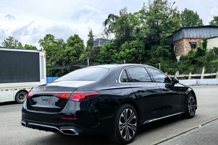 Used Mercedes-Benz E-Class New Energy 2024 E 350 e L Plug-in Hybrid Sports Sedan Exterior 5