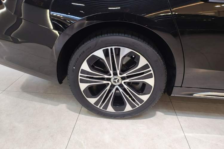 Used Mercedes-Benz E-Class New Energy 2024 E 350 e L Plug-in Hybrid Sedan Exterior 5