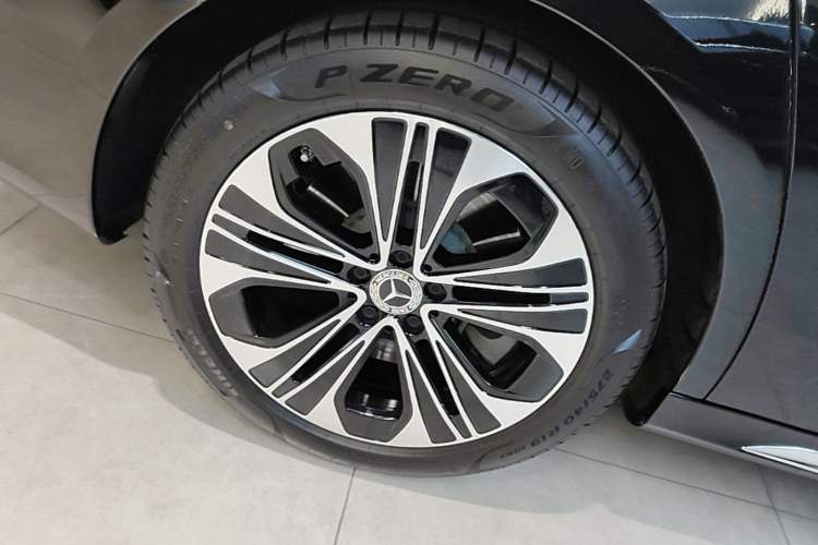 Used Mercedes-Benz E-Class New Energy 2024 E 350 e L Plug-in Hybrid Sedan Exterior 5