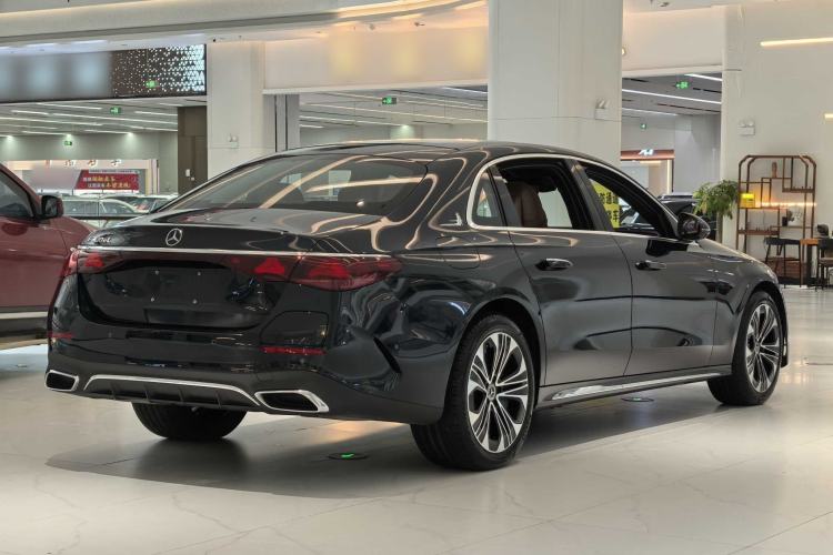 Used Mercedes-Benz E-Class New Energy 2024 E 350 e L Plug-in Hybrid Sports Sedan Exterior 5