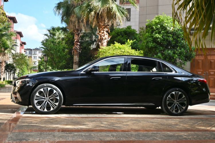 Used Mercedes-Benz E-Class New Energy 2024 E 350 e L Plug-in Hybrid Sedan Exterior 5