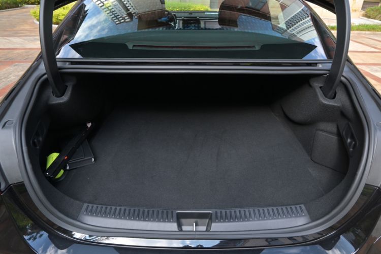 Used Mercedes-Benz E-Class New Energy 2024 E 350 e L Plug-in Hybrid Sedan Exterior 6