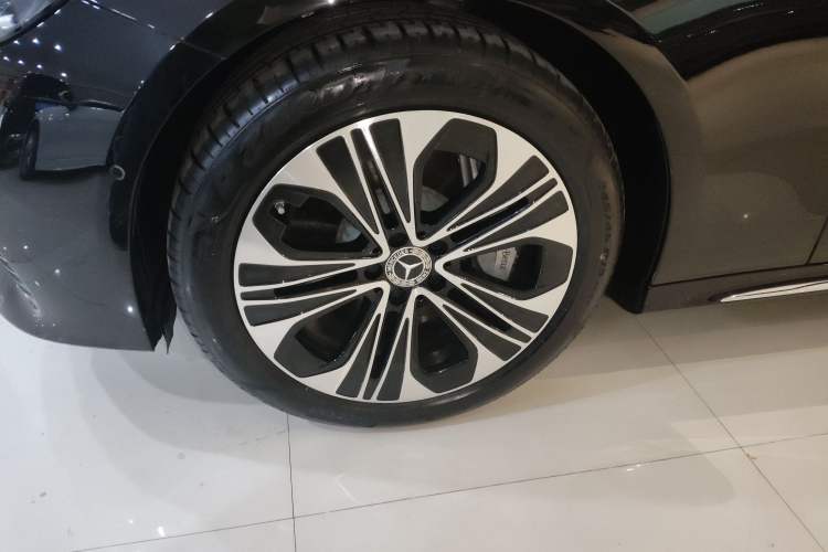 Used Mercedes-Benz E-Class New Energy 2024 E 350 e L Plug-in Hybrid Sedan Exterior 7