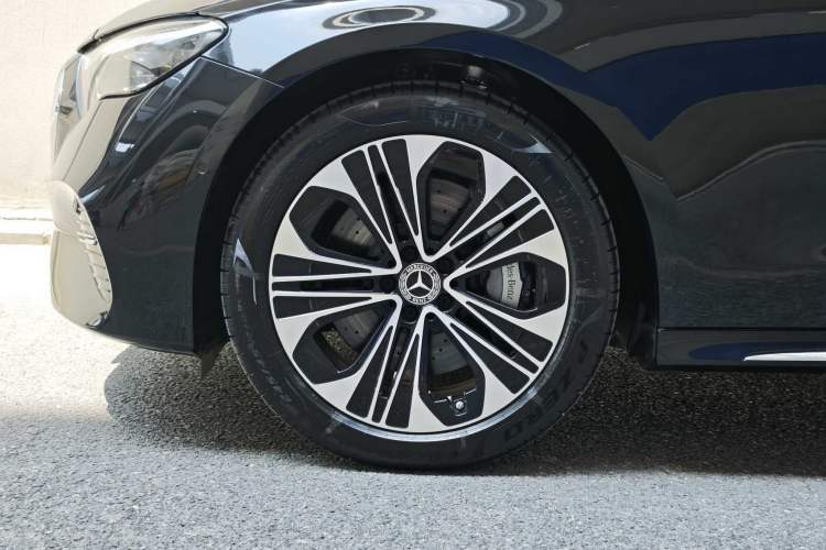 Used Mercedes-Benz E-Class New Energy 2024 E 350 e L Plug-in Hybrid Sedan Exterior 7