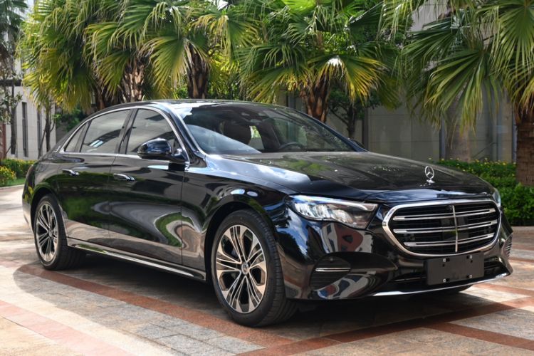 Used Mercedes-Benz E-Class New Energy 2024 E 350 e L Plug-in Hybrid Sedan Exterior 8