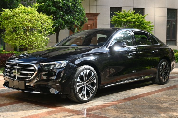 Used Mercedes-Benz E-Class New Energy 2024 E 350 e L Plug-in Hybrid Sedan Exterior 9