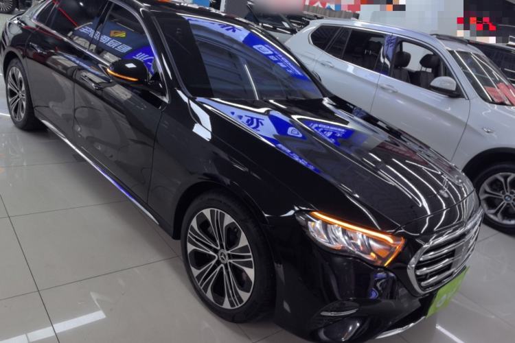 Used Mercedes-Benz E-Class New Energy 2024 E 350 e L Plug-in Hybrid Sedan Front Right 45 Deg