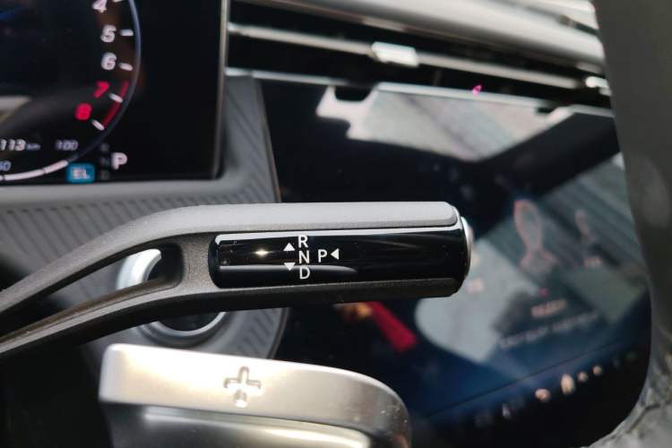 Used Mercedes-Benz E-Class New Energy 2024 E 350 e L Plug-in Hybrid Sedan Gear Lever
