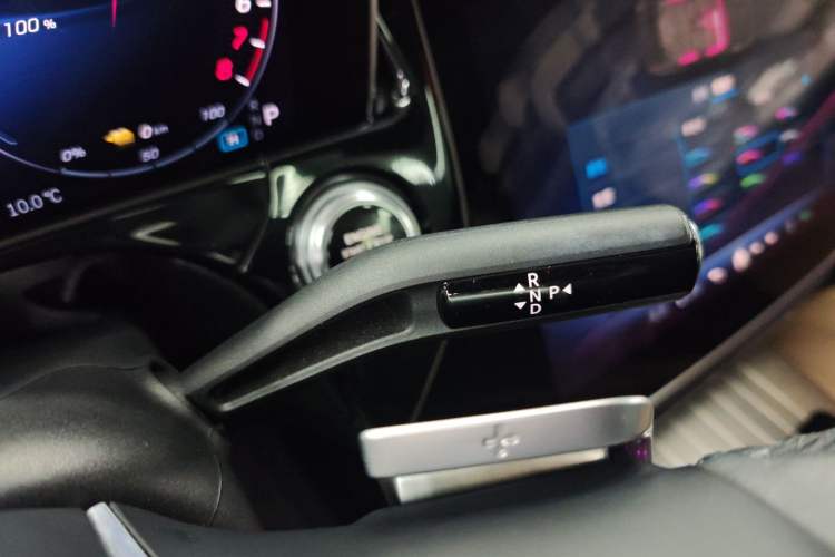 Used Mercedes-Benz E-Class New Energy 2024 E 350 e L Plug-in Hybrid Sedan Gear Lever
