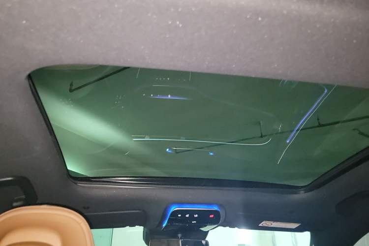 Used Mercedes-Benz E-Class New Energy 2024 E 350 e L Plug-in Hybrid Sedan Headliner