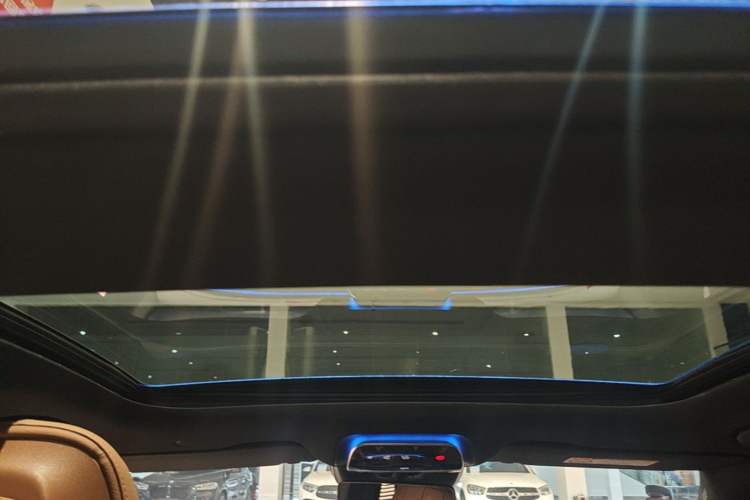 Used Mercedes-Benz E-Class New Energy 2024 E 350 e L Plug-in Hybrid Sedan Headliner