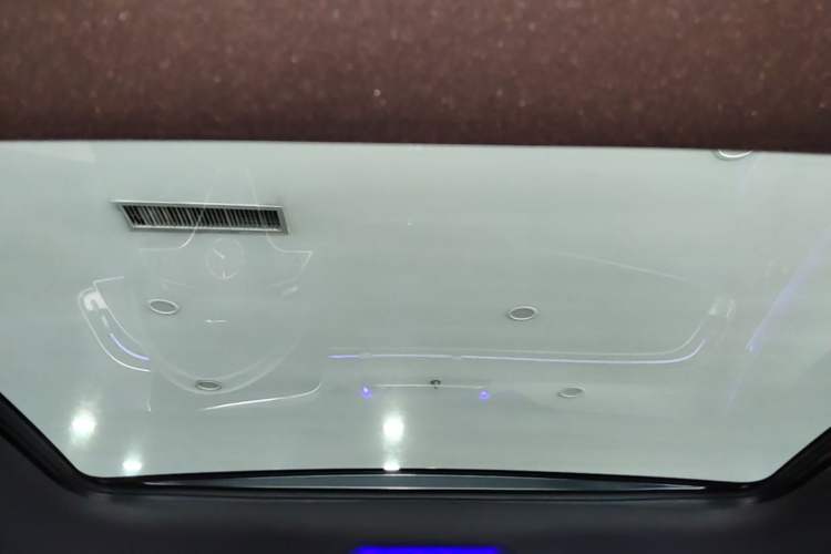 Used Mercedes-Benz E-Class New Energy 2024 E 350 e L Plug-in Hybrid Sedan Headliner