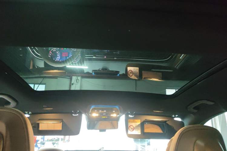 Used Mercedes-Benz E-Class New Energy 2024 E 350 e L Plug-in Hybrid Sedan Headliner
