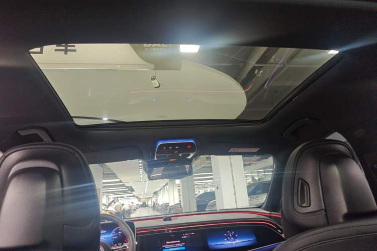 Used Mercedes-Benz E-Class New Energy 2024 E 350 e L Plug-in Hybrid Sports Sedan Headliner