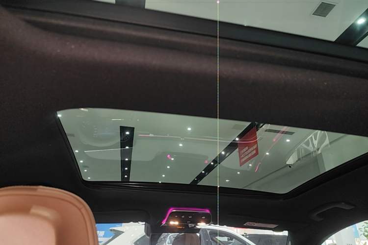 Used Mercedes-Benz E-Class New Energy 2024 E 350 e L Plug-in Hybrid Sedan Headliner