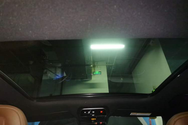 Used Mercedes-Benz E-Class New Energy 2024 E 350 e L Plug-in Hybrid Sedan Headliner