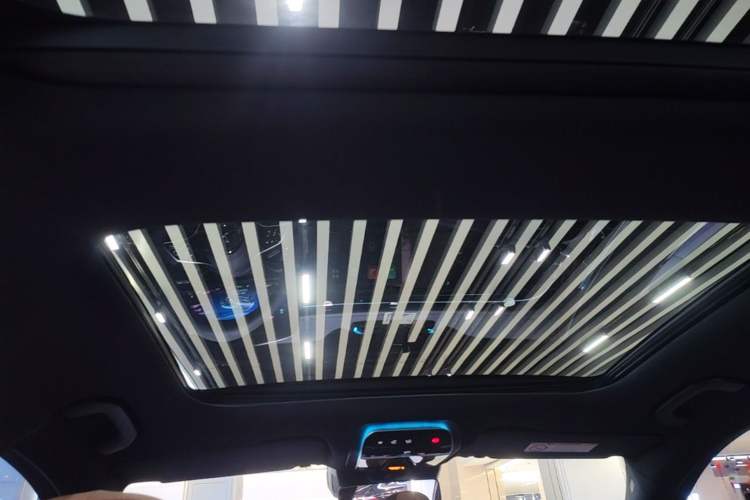 Used Mercedes-Benz E-Class New Energy 2024 E 350 e L Plug-in Hybrid Sedan Headliner