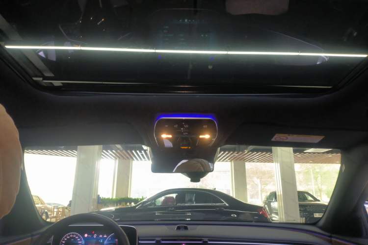 Used Mercedes-Benz E-Class New Energy 2024 E 350 e L Plug-in Hybrid Sedan Headliner