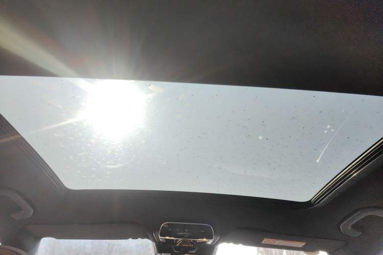 Used Mercedes-Benz E-Class New Energy 2024 E 350 e L Plug-in Hybrid Sedan Headliner