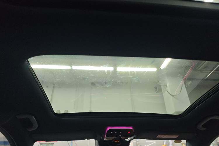 Used Mercedes-Benz E-Class New Energy 2024 E 350 e L Plug-in Hybrid Sedan Headliner