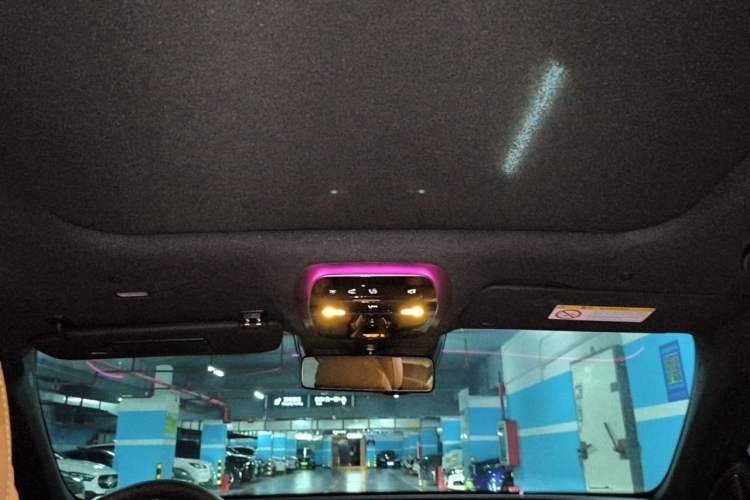 Used Mercedes-Benz E-Class New Energy 2024 E 350 e L Plug-in Hybrid Sedan Headliner