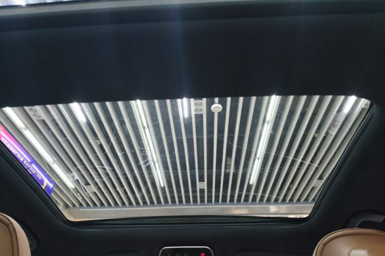 Used Mercedes-Benz E-Class New Energy 2024 E 350 e L Plug-in Hybrid Sedan Headliner