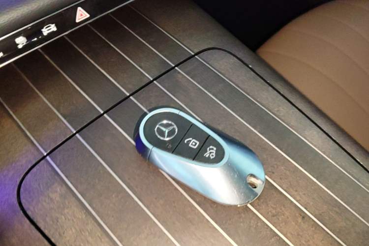 Used Mercedes-Benz E-Class New Energy 2024 E 350 e L Plug-in Hybrid Sedan Interior 1