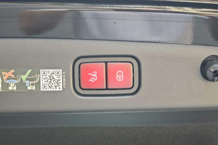 Used Mercedes-Benz E-Class New Energy 2024 E 350 e L Plug-in Hybrid Sedan Interior 1