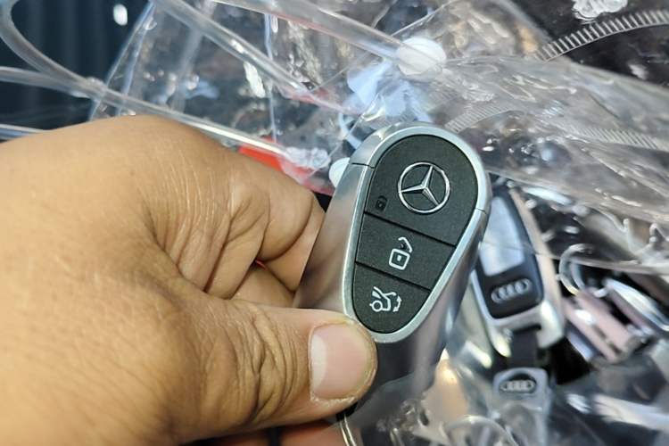 Used Mercedes-Benz E-Class New Energy 2024 E 350 e L Plug-in Hybrid Sedan Interior 1