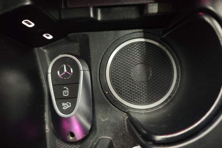 Used Mercedes-Benz E-Class New Energy 2024 E 350 e L Plug-in Hybrid Sedan Interior 1
