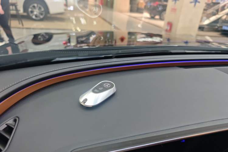 Used Mercedes-Benz E-Class New Energy 2024 E 350 e L Plug-in Hybrid Sedan Interior 1