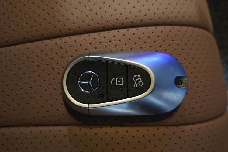 Used Mercedes-Benz E-Class New Energy 2024 E 350 e L Plug-in Hybrid Sedan Interior 1