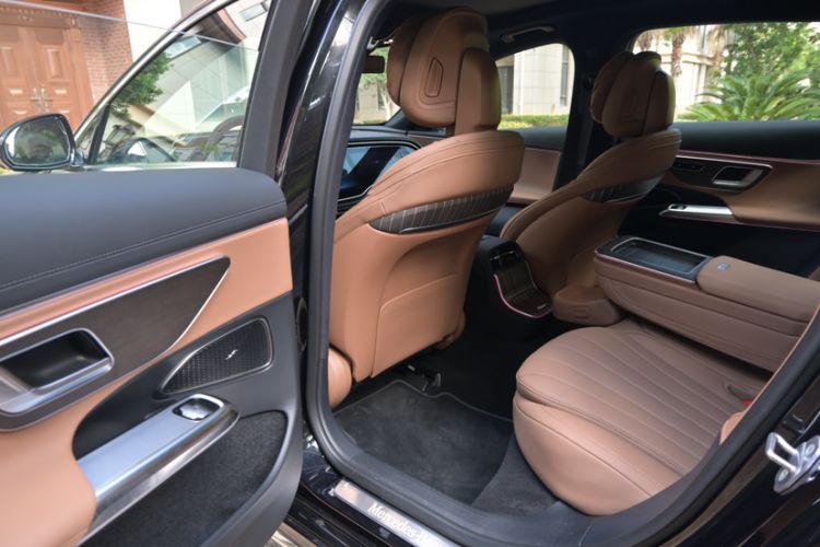 Used Mercedes-Benz E-Class New Energy 2024 E 350 e L Plug-in Hybrid Sedan Interior 1