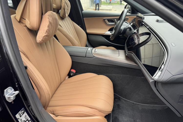 Used Mercedes-Benz E-Class New Energy 2024 E 350 e L Plug-in Hybrid Sedan Interior 10