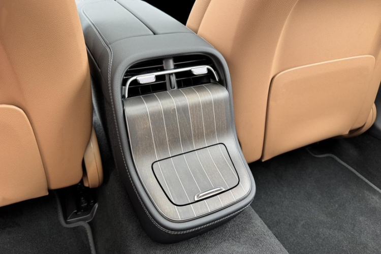 Used Mercedes-Benz E-Class New Energy 2024 E 350 e L Plug-in Hybrid Sedan Interior 11