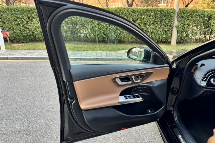 Used Mercedes-Benz E-Class New Energy 2024 E 350 e L Plug-in Hybrid Sedan Interior 12