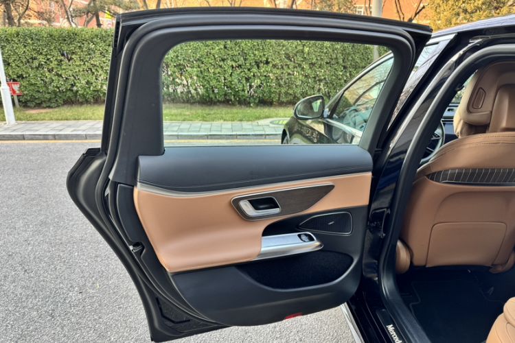 Used Mercedes-Benz E-Class New Energy 2024 E 350 e L Plug-in Hybrid Sedan Interior 13